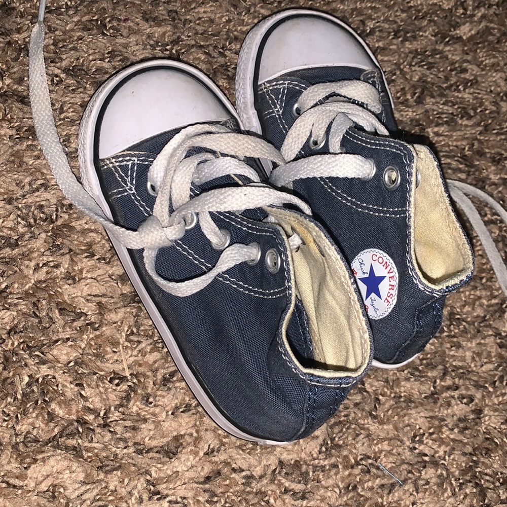 Converse All Star. Size 7 baby. Blue and white.